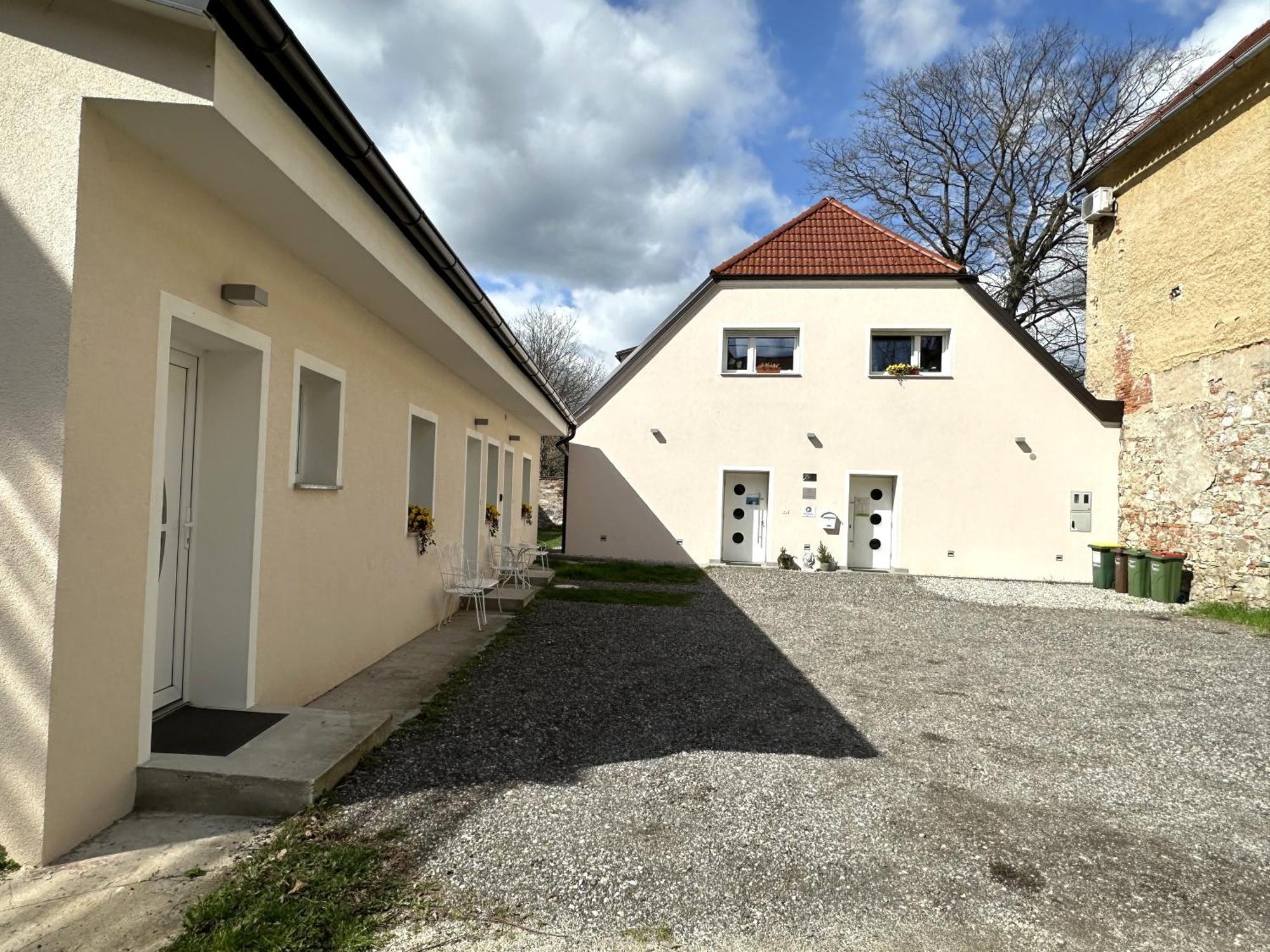 Appartement Om Yoga Center à Slovenska Bistrica Extérieur photo